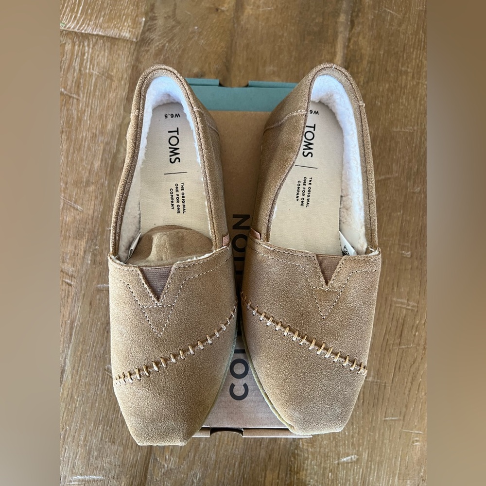 Women’s Toms Classic Toffee Suede w/faux Shearling shoes size 6.5. Never Worn